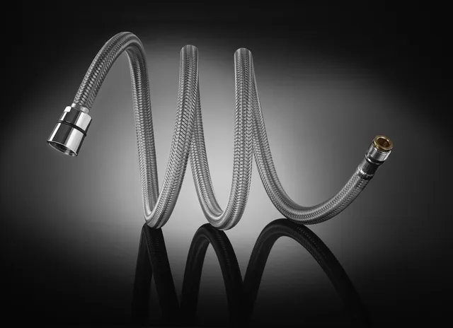 tucai-pullout-twist-dn8-flexible-tress-polym-re-pour-mitigeur-cuisine-douchette- image 1