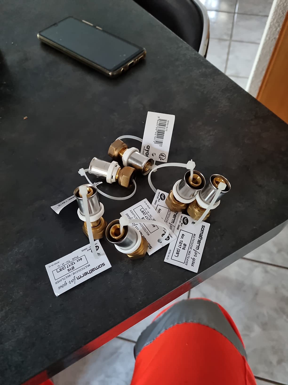 Pratique avec écrou libre